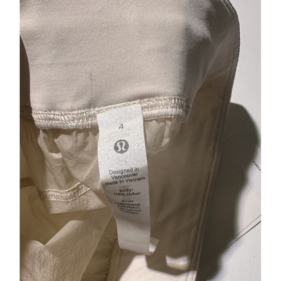 Lululemon Step Out Short Water Repellent Packable 3" Size 4 White Opal - Picture 7 of 8